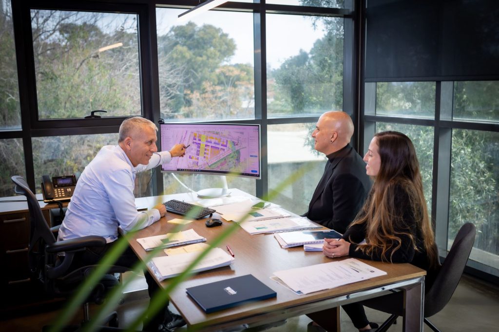 צוות תכנון חברת רותם שני יזמות והשקעות חברה מובילה בהתחדשות עירונית 